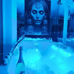 Chmielna Prestige With Luxury Jacuzzi And Sauna! Selected Also Feature A Massage Chair And Himalayan Salt With Color Therapy Salt Forest Gdansk